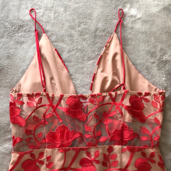 TOBI - CUT TIES RED & NUDE LACE UP BODYCON DRESS - Picture 5 of 6